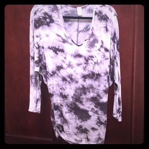 Black & White Tie Die V-Neck Dolman Sleeve Top